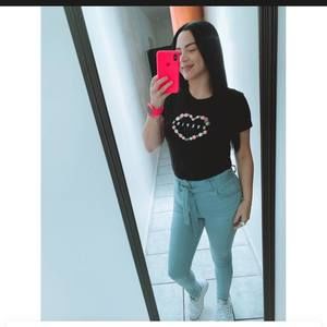 Meet your Posher, Adaliis